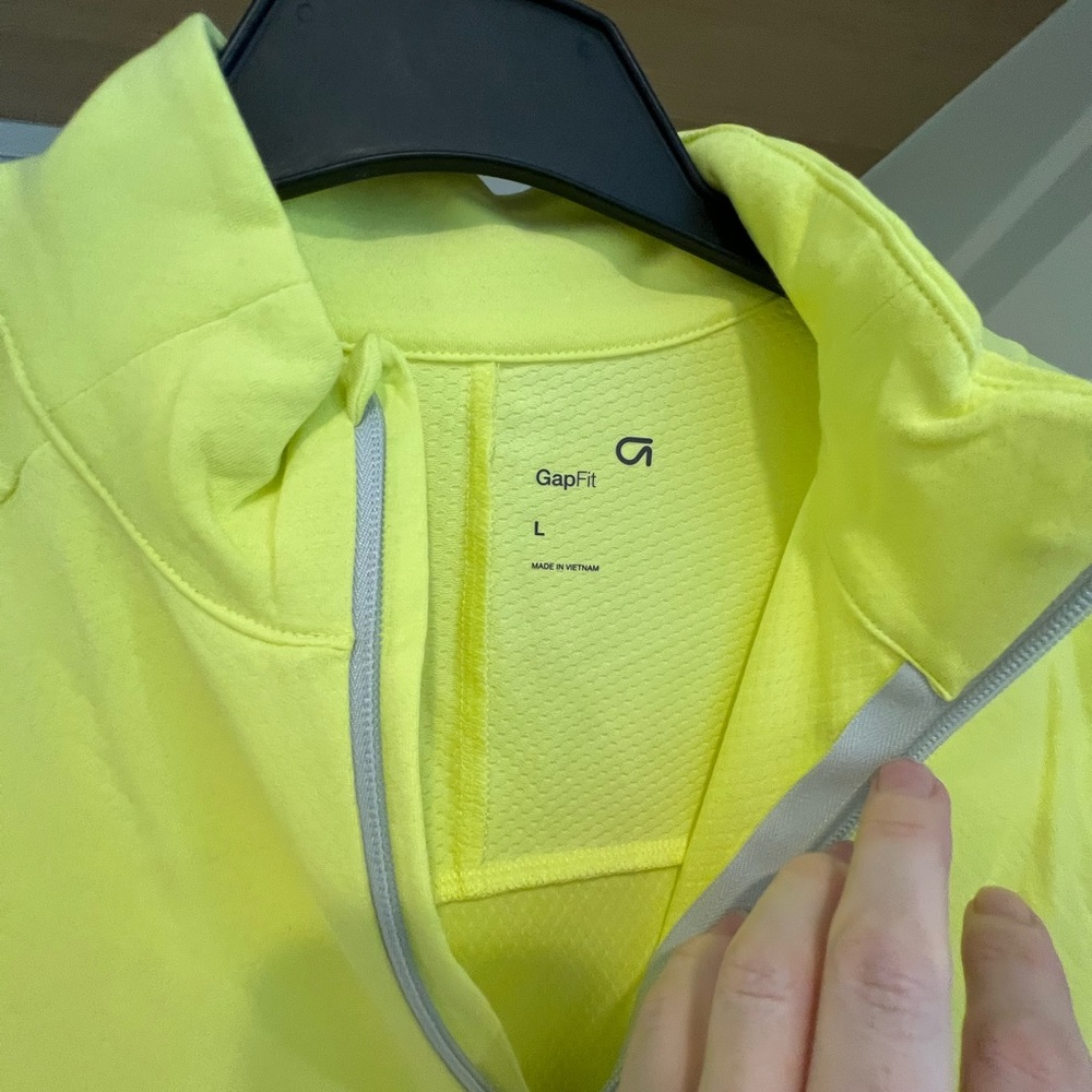 NWT!! GAP. Men’s Activewear. Gapfit Half-Zip Pullover Shirt. - Picture 9 of 9